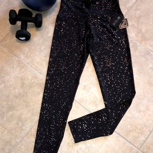 ONZIE High-Rise Legging NWT! Cute for workouts or a night out!